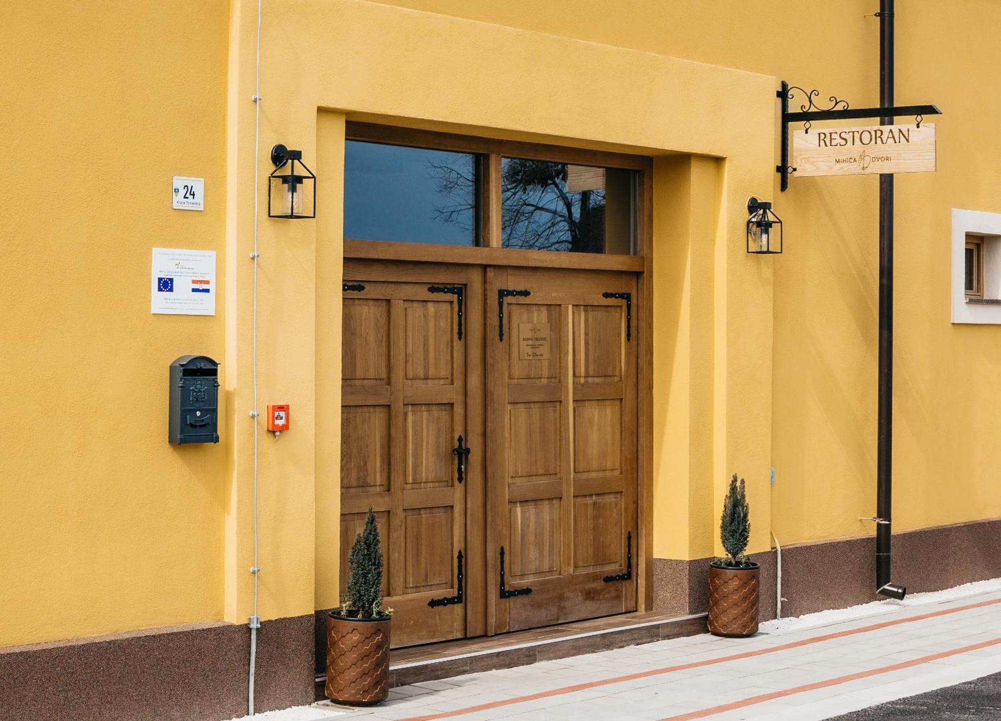 Pansion Mihica Dvori Hotel Babina Greda Exterior photo