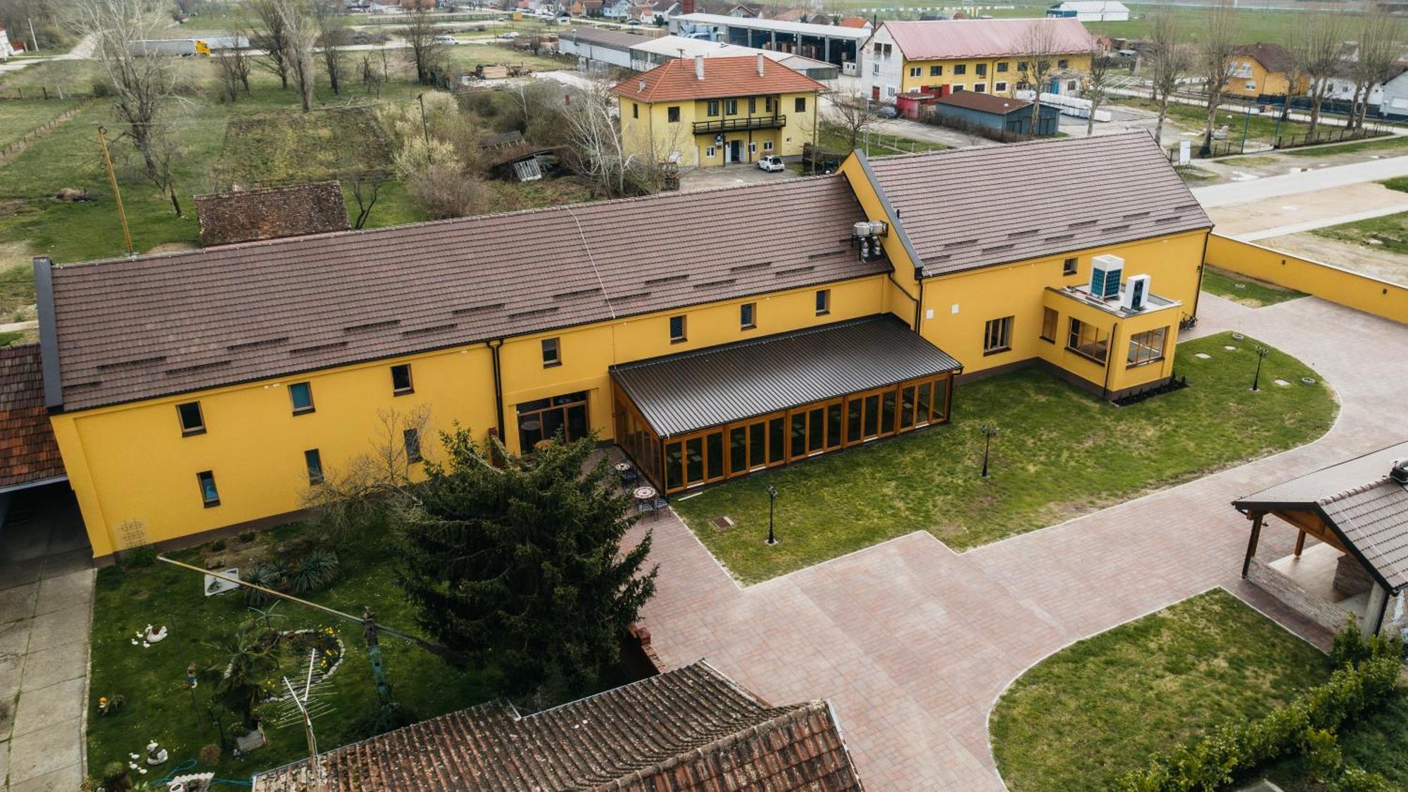 Pansion Mihica Dvori Hotel Babina Greda Exterior photo
