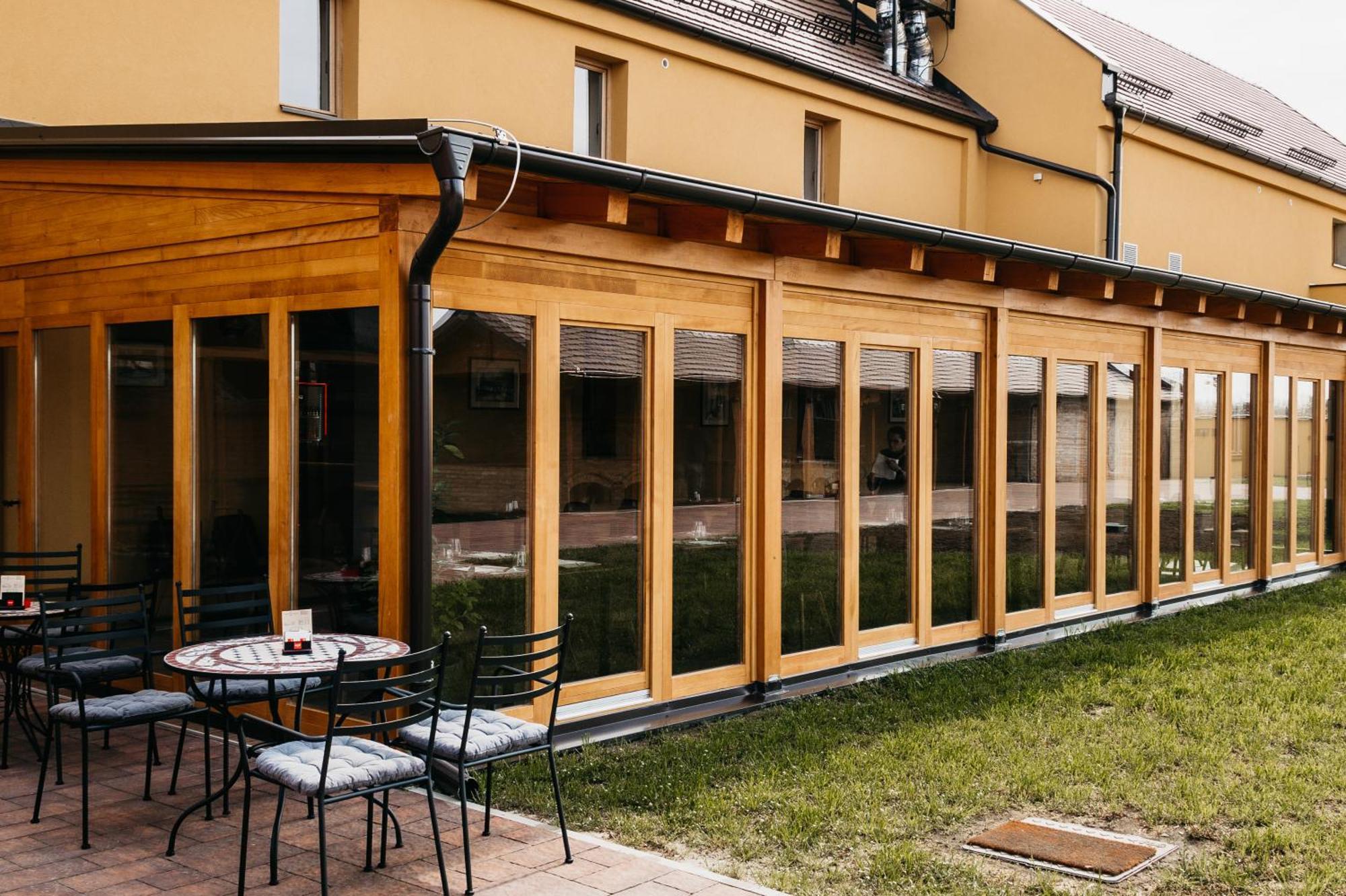 Pansion Mihica Dvori Hotel Babina Greda Exterior photo