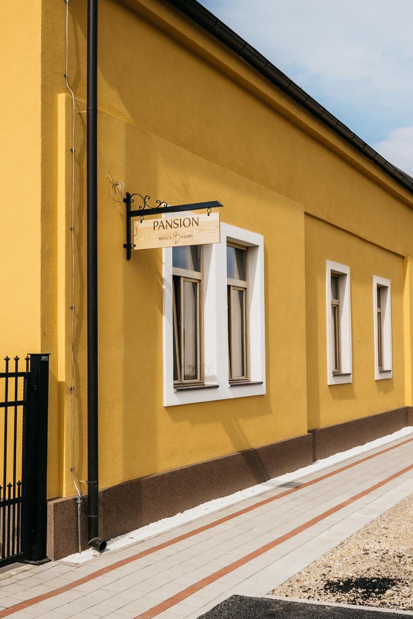 Pansion Mihica Dvori Hotel Babina Greda Exterior photo